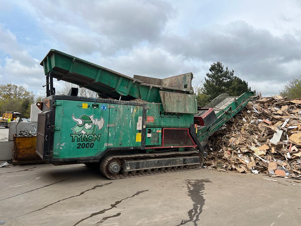HAAS Tyron 2000 XL Tracked Double Shaft Primary Shredder Recycling