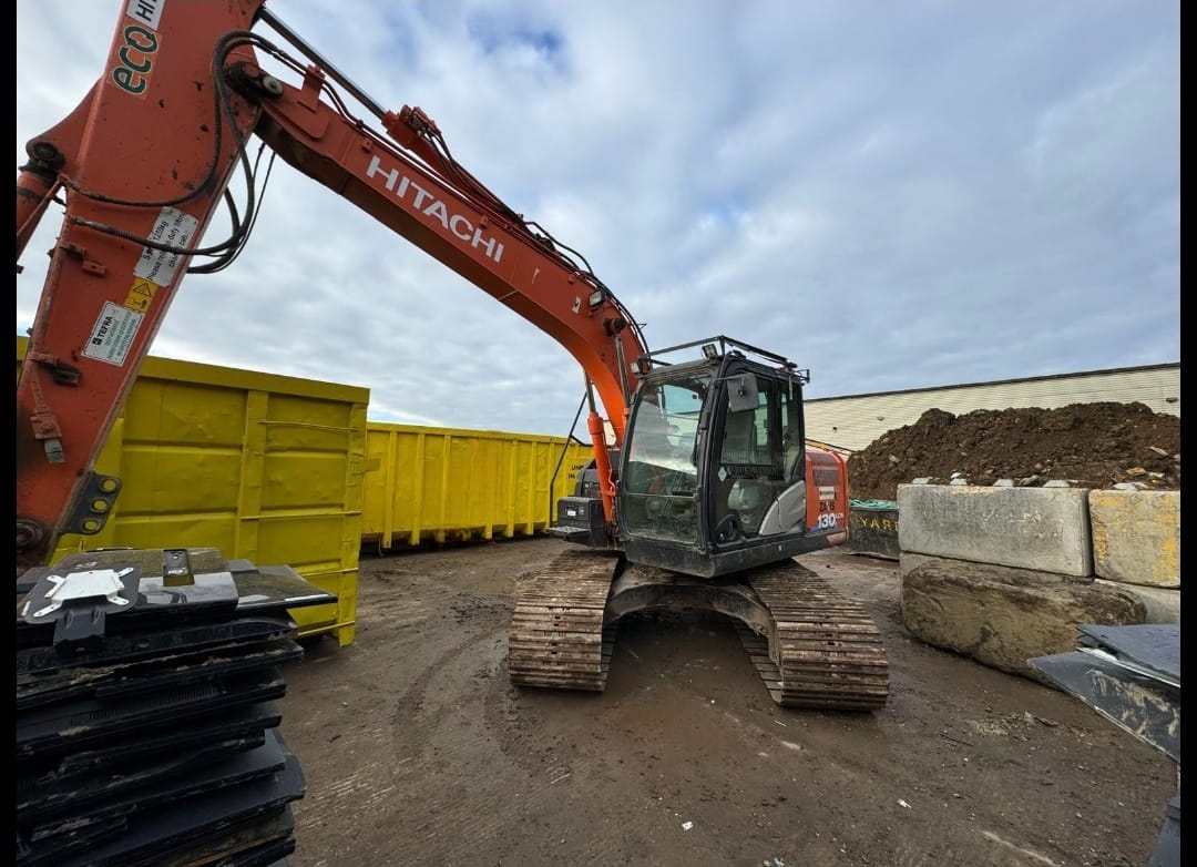 Hitachi 130 LCN – Excavator