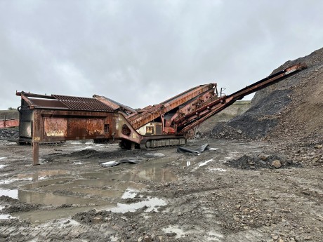 Sandvik QA440 Mobile Screening Plant