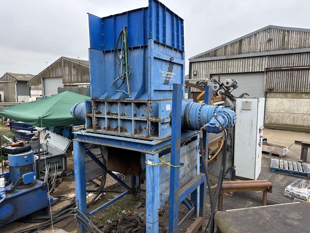 TS100 – Twin Shaft Shredder