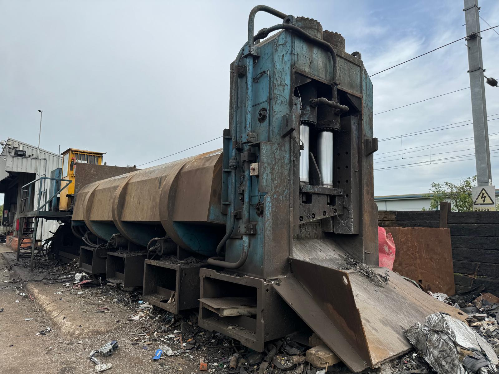 Taurus C773 – Scrap Shear Baler