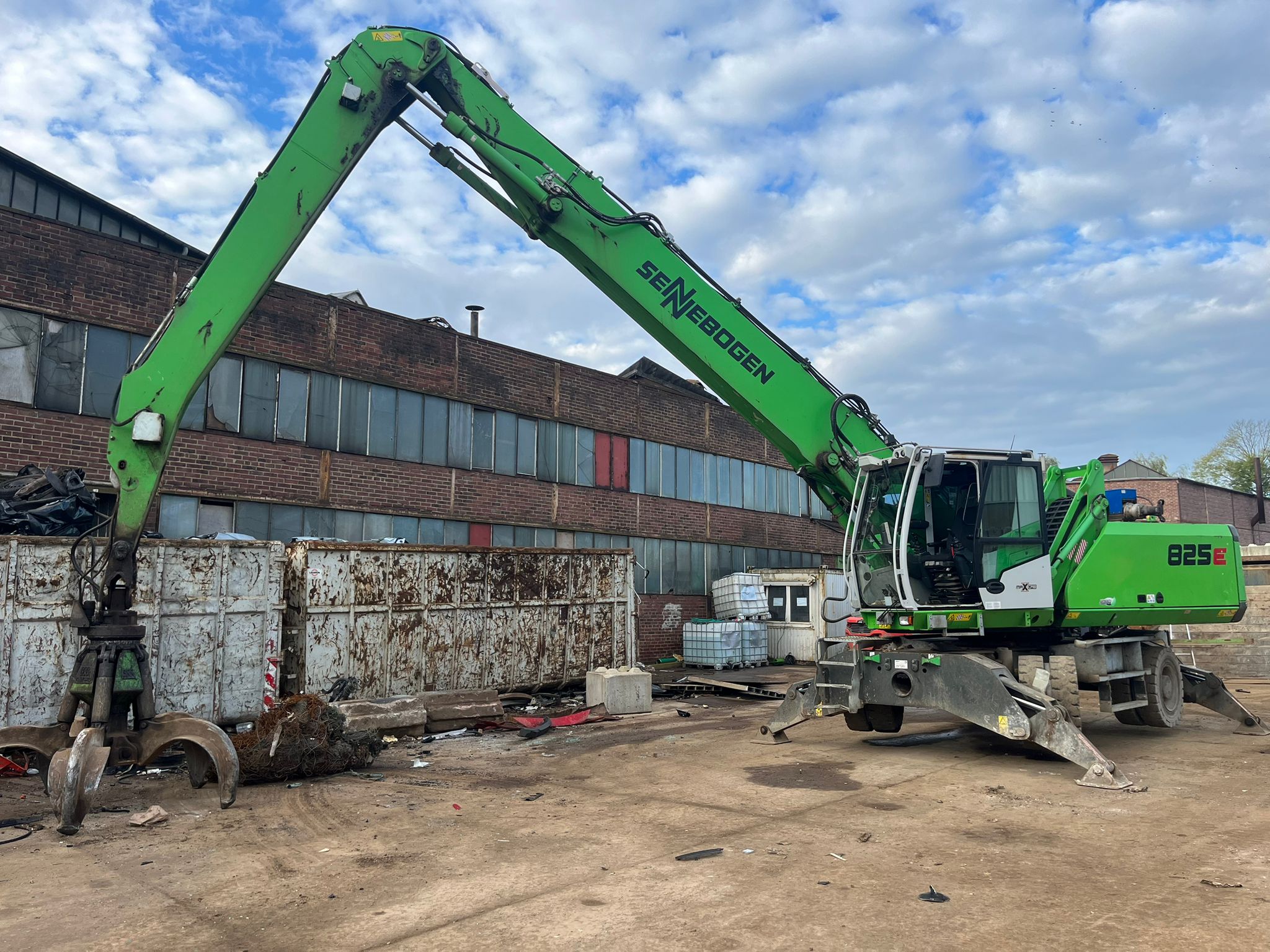 Sennebogen 825M Material Handler