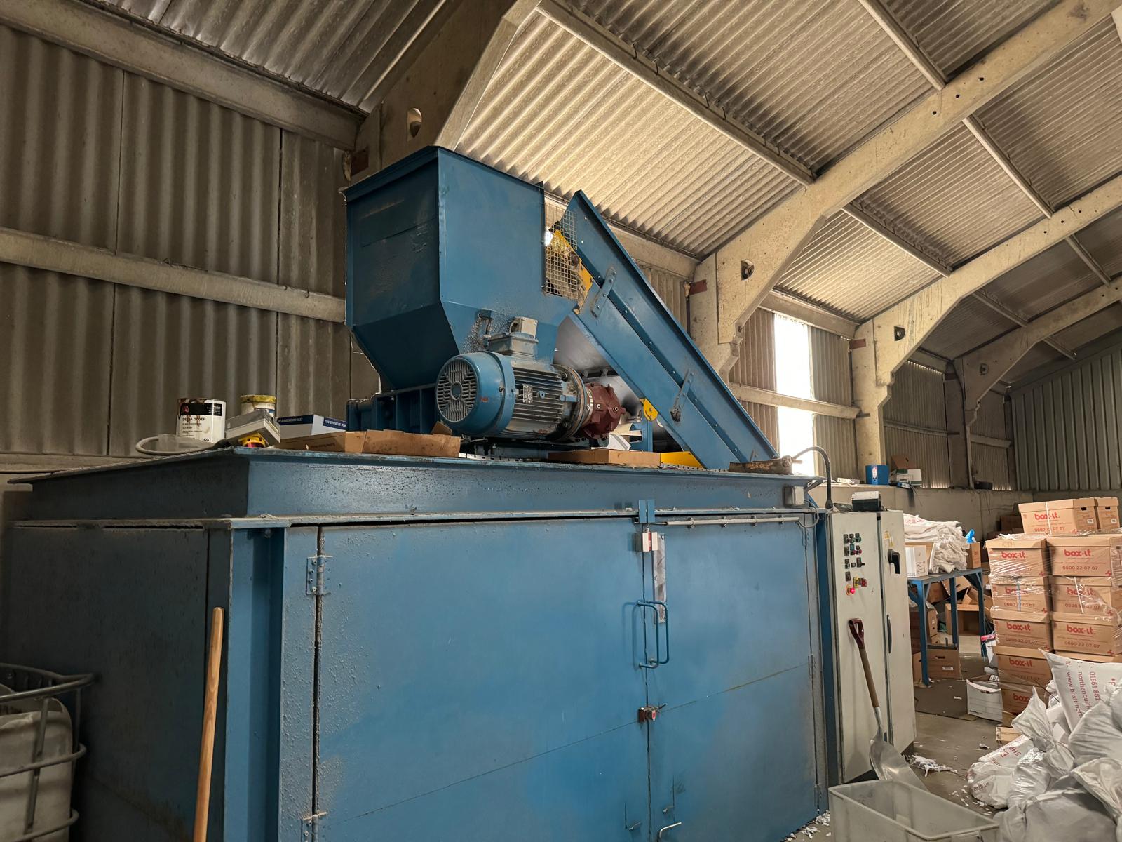 Shred-Tech ST35 E Twin Shaft Shredder & WME Feed Conveyor