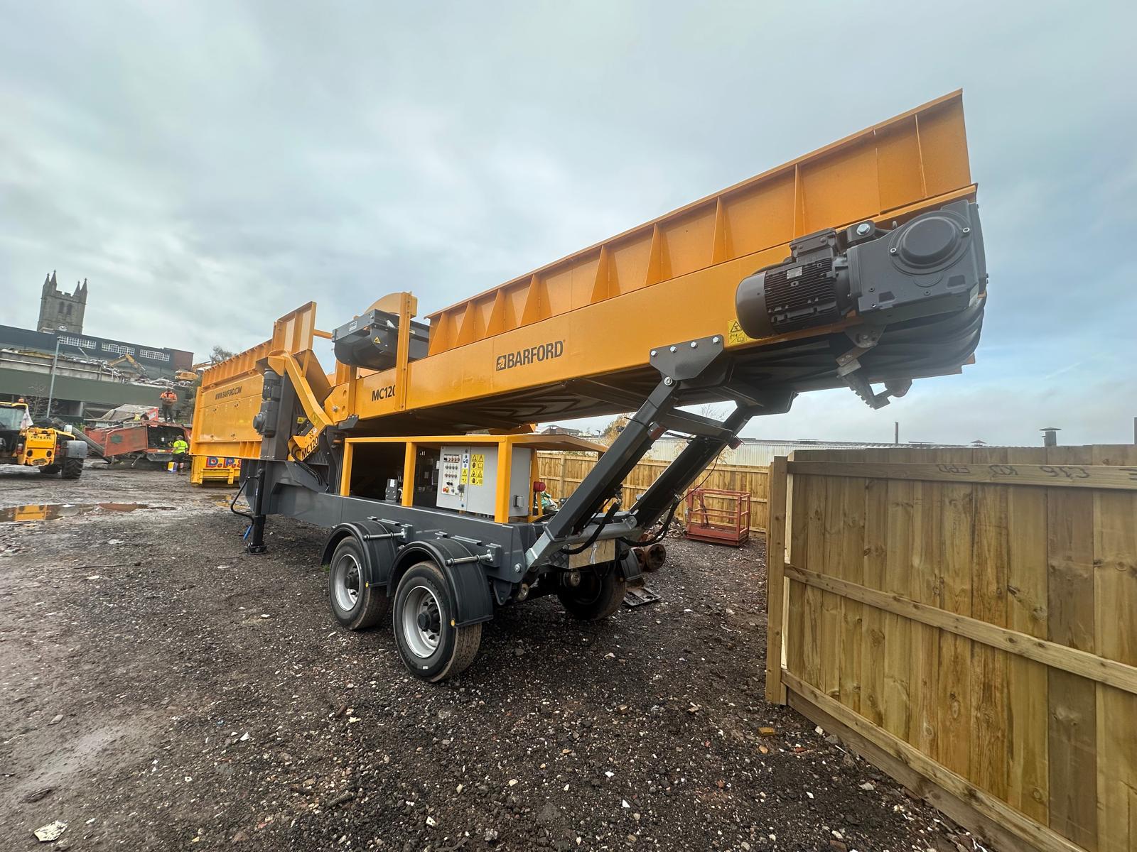 Conveyor for Metal & Lights Cleaning (Mobile) Conveyor for Metal & Lights Cleaning (Mobile)